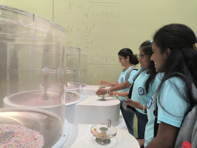 一堂行走的国际课 黄冈师范学院斯里兰卡师生走进武汉光谷体验科技与创新